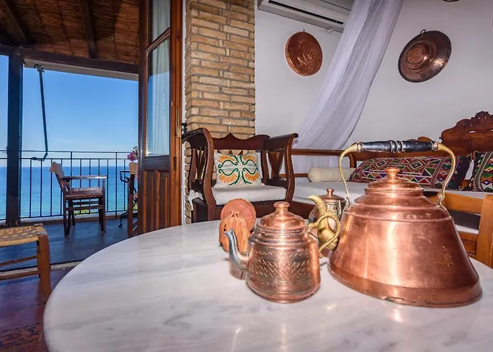 Eros Pittoresque Retreats - Perfect Location, Panoramic Seaview