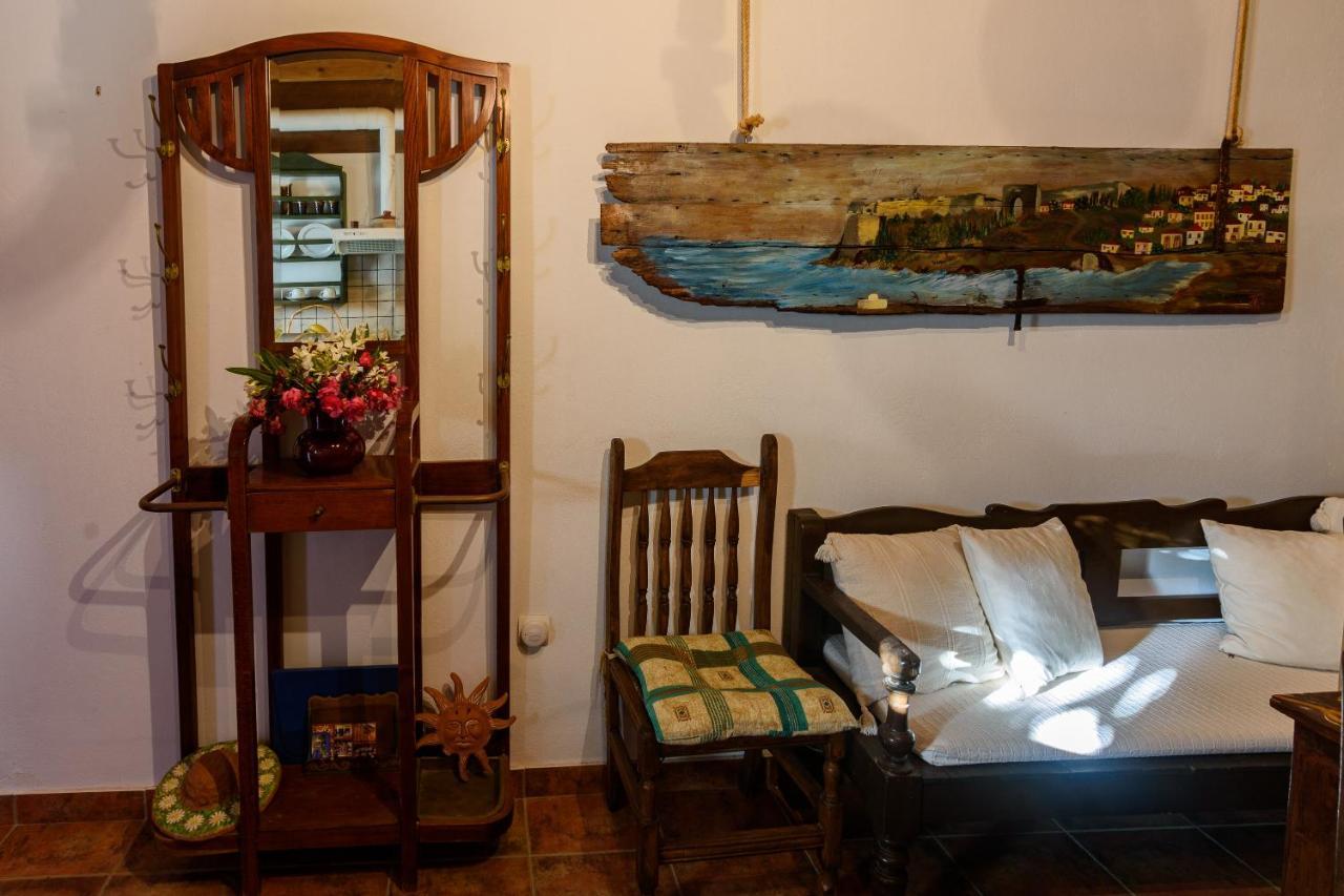 Eros Pittoresque Retreats - Perfect Location, Panoramic Seaview *