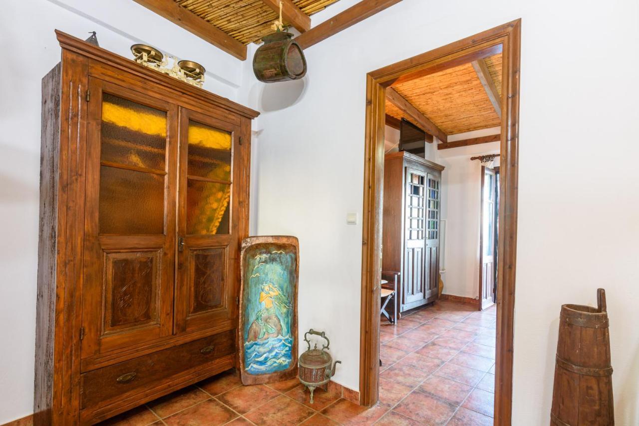 Eros Pittoresque Retreats - Perfect Location, Panoramic Seaview Holiday home